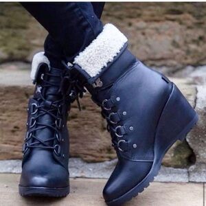 Sorel. After Hours Black Leather Shearling Wedge Boots. Size 9.5.